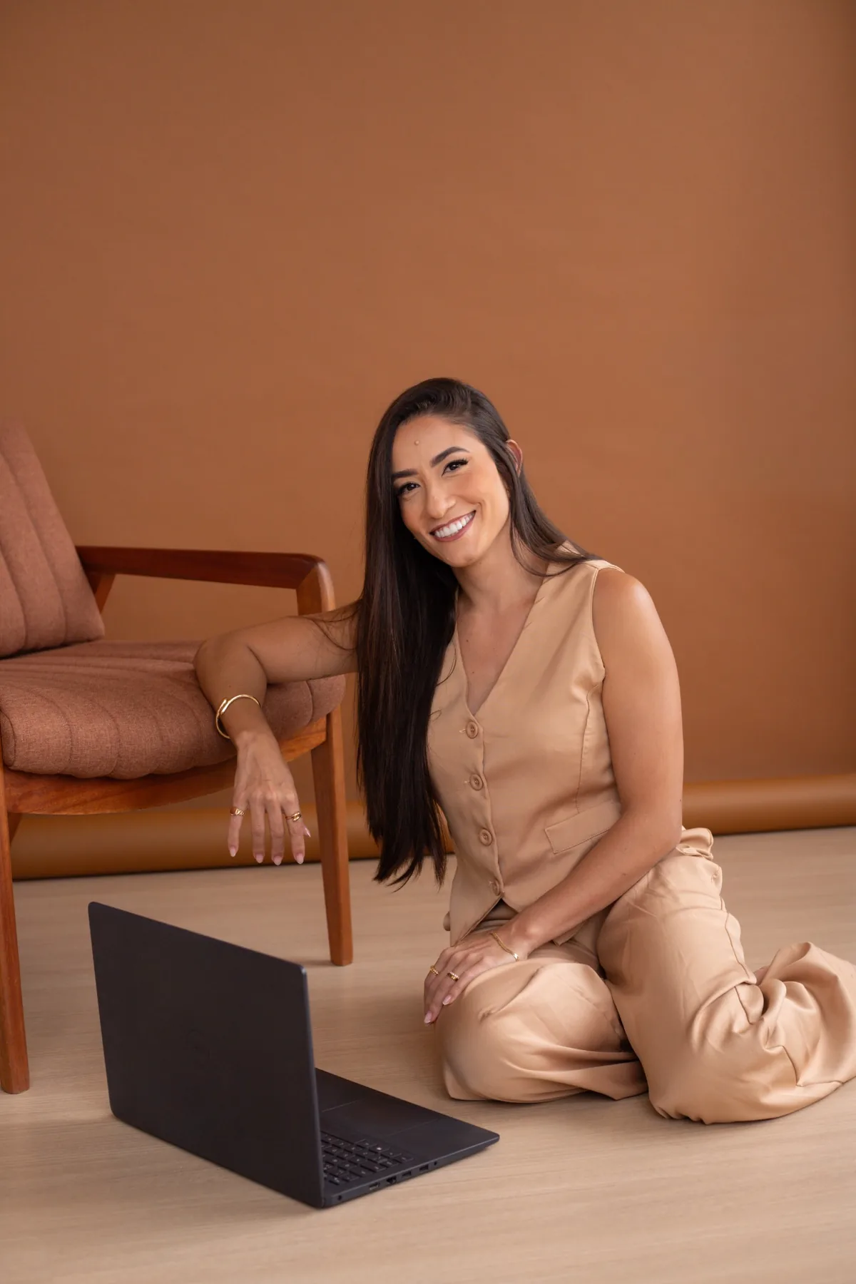 Dra. Karolayne Lacerda em ambiente de atendimento